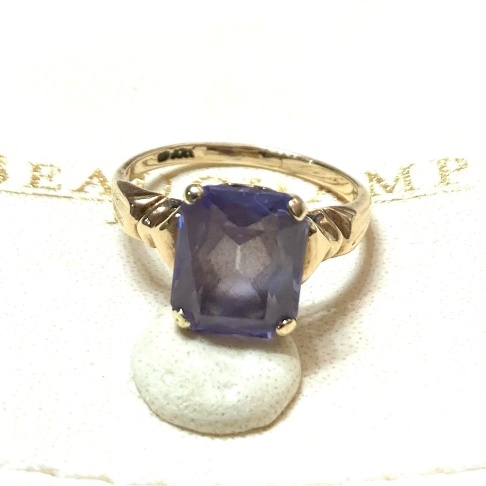 Vintage alexandrite ring set in gold